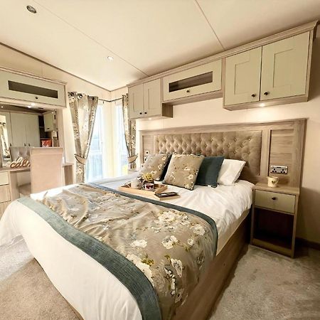 Stunning Caravan With Full Lake View At Southview Holiday Park Ref 33004Ml Skegness Ngoại thất bức ảnh
