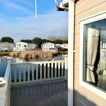Stunning Caravan With Full Lake View At Southview Holiday Park Ref 33004Ml Skegness Ngoại thất bức ảnh