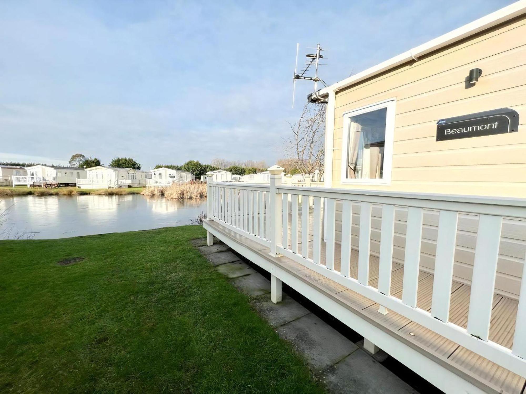 Stunning Caravan With Full Lake View At Southview Holiday Park Ref 33004Ml Skegness Ngoại thất bức ảnh