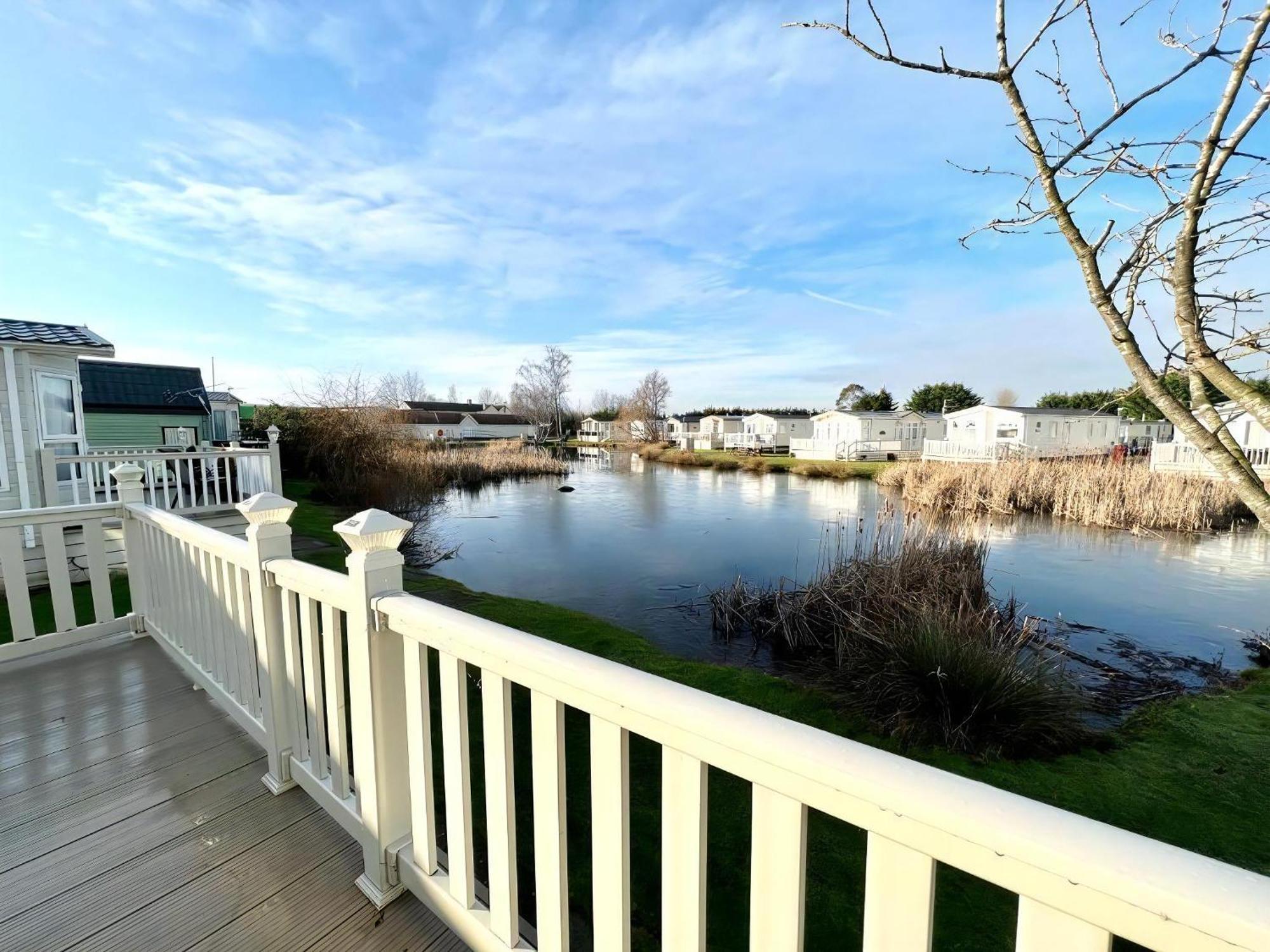 Stunning Caravan With Full Lake View At Southview Holiday Park Ref 33004Ml Skegness Ngoại thất bức ảnh